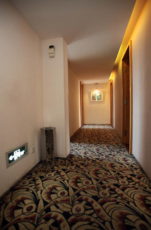 Qingdao Renjia Bussiness Hotel Buitenkant foto