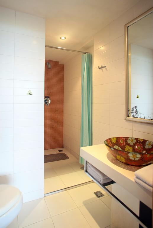 Qingdao Renjia Bussiness Hotel Buitenkant foto